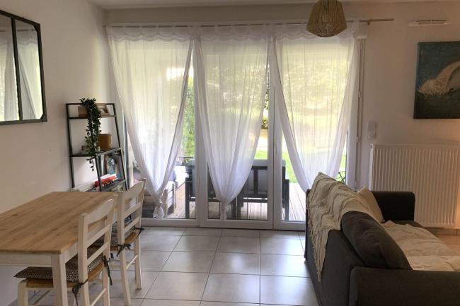 Bright T2 with private garden Images_1