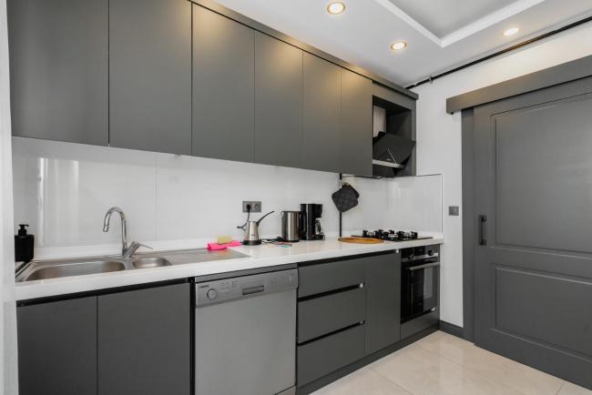 Central Flat w Balcony 5 min to Lara Beach Images_1