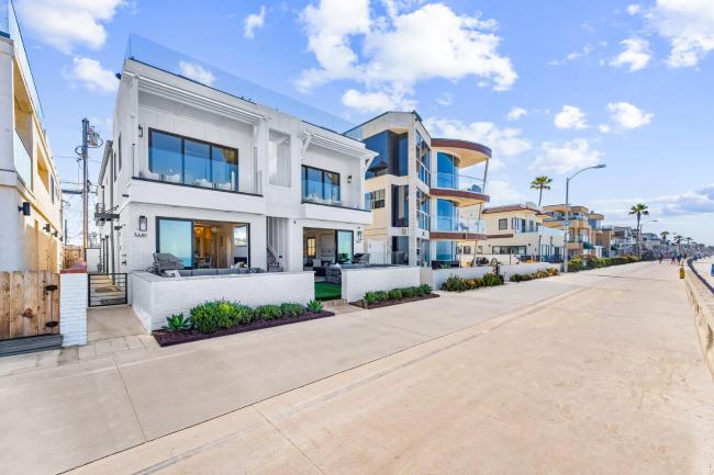 Entire Ground Beachfront Luxury Unit with Patio Images_1