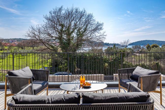 Villa Bay I near Medulin for 9 people with heated pool - playground & whirpool only 100 meters from the beach - pet friendly Images_2