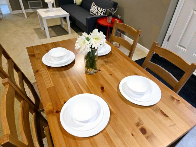 spacious suite with 3 beds Images_5