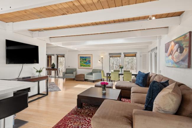 Quaint Budget-friendly Retreat With Aspen Charm Images_1