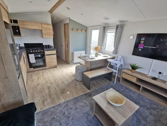8 Berth Caravan To Hire At Lyons Robin Hood In Rhyl Ref 66089Tp Images_1