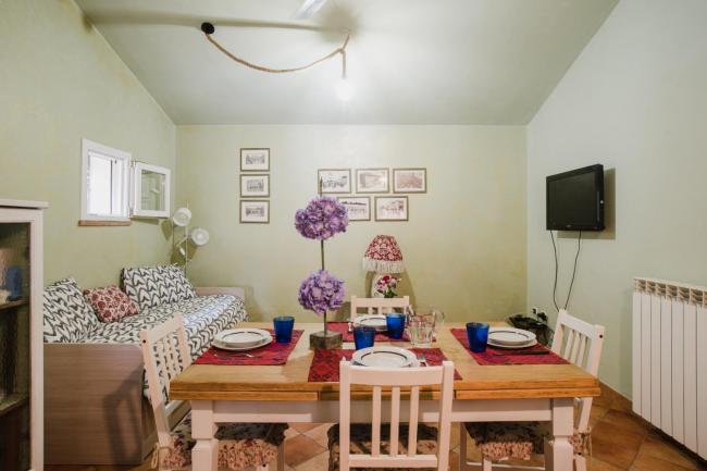 Rustic House near Lucca With Private Parking and Garden! Images_4
