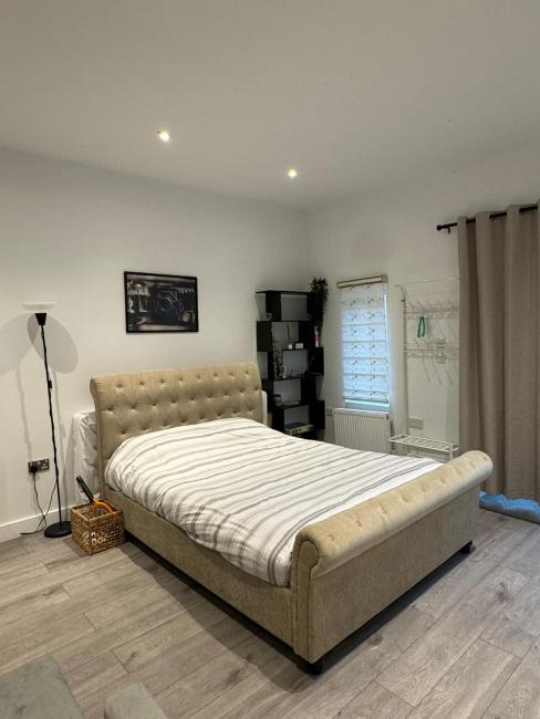 Luxury Studio Flat with garden Images_1