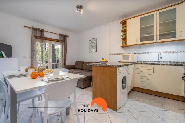 #230 Family-Friendly w Pool and Garden Images_4