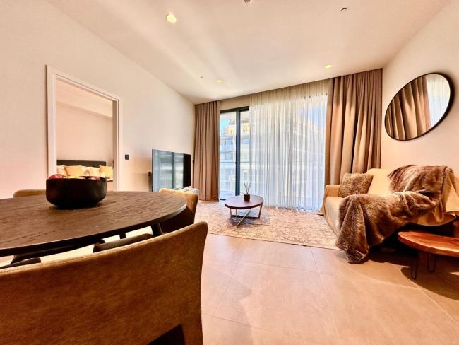 Deluxe Suite Mercury Tower Images_2