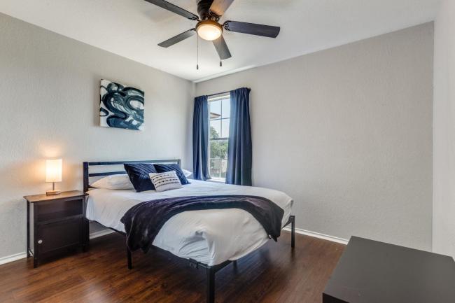 Amazing Gem Spacious 4BD House KING BED Images_5