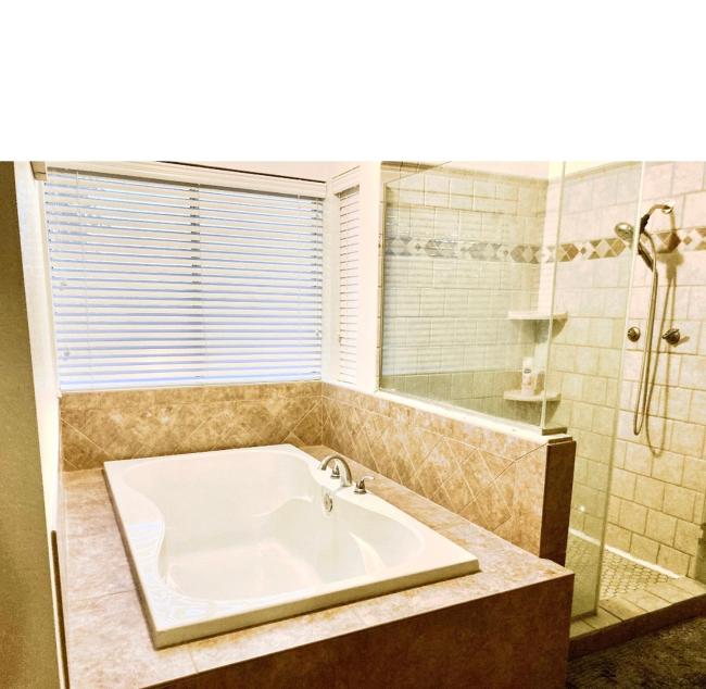 7 Bed Pool House Images_5