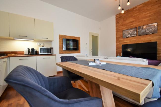 Apartment Bellevue 193-15 Images_3