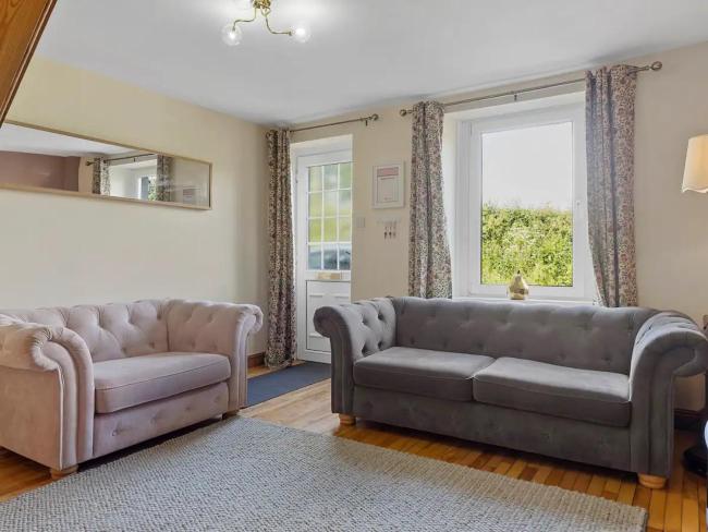 Pass the Keys Newly Renovated 2 Bed Property. Images_3