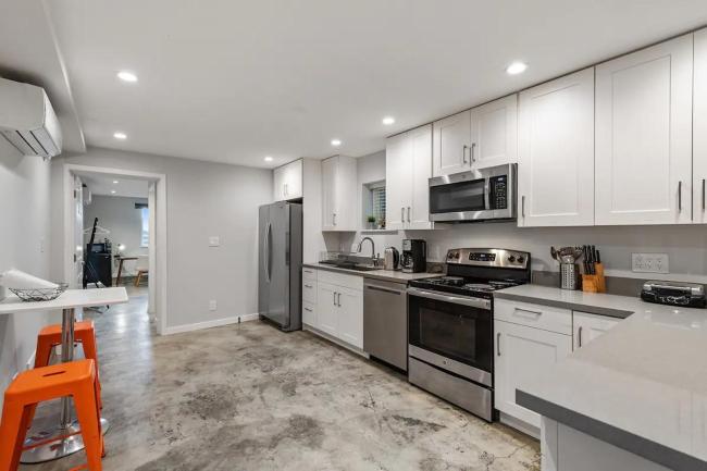 Fully Equipped 8BR 6Ba Few mins to SF Images_5