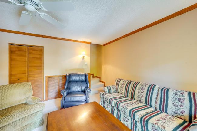 Condo with Balcony Half Mi to Sugar Mtn Resort! Images_5