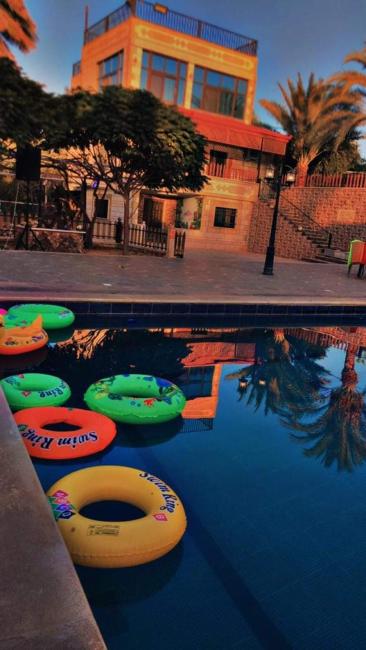 شاليهات ومسابح مزارع Images_1