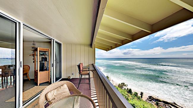 Spectacular Oceanfront View Top Floor Corner Condo at Wailua Bay View Images_1