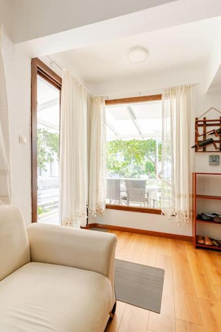 Phokaian flat by the sea Images_5