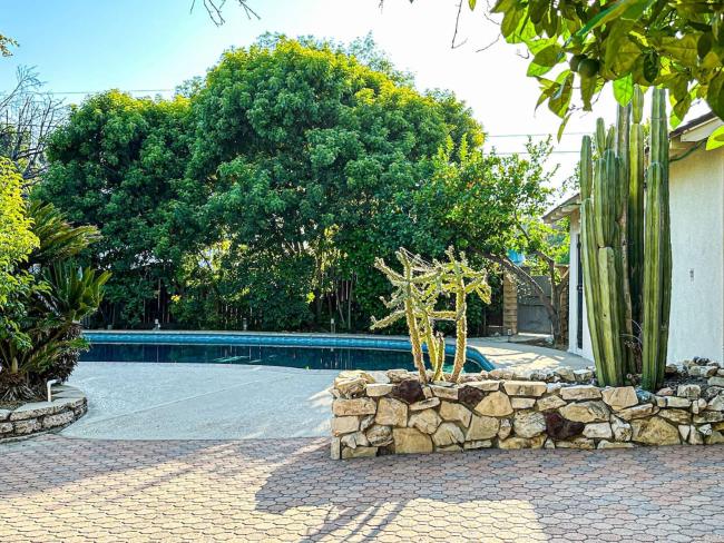 Sunny 1BR Hideaway with Shared Pool Oasis -Lou2-UC Images_1