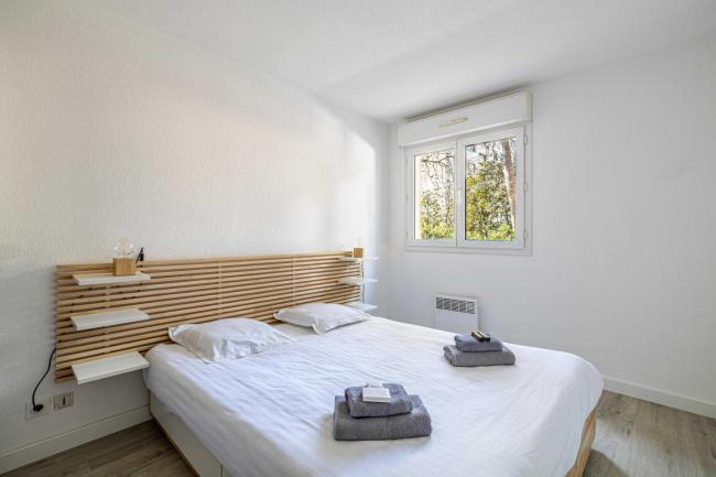 Comfort and serenity with AC Parking and Balcony Images_4