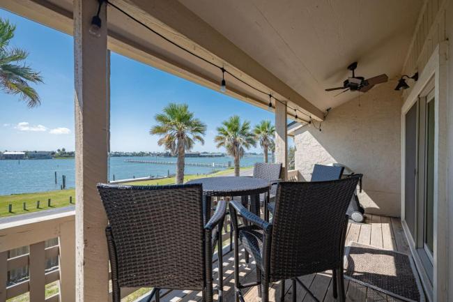Simply Wonderful Condo with Bayview Private Pier and Pools Images_1