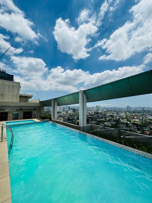 Vinia Infinity Studio II Near Malls with WiFi Netflix and Karaoke Images_1