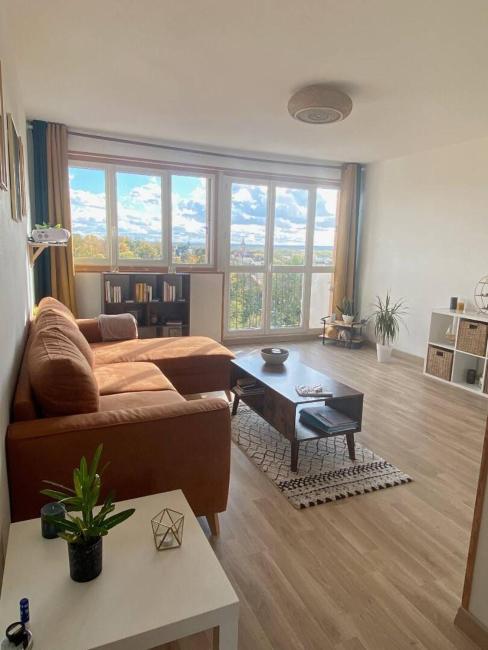 Top floor shared flat with incredible view Images_2