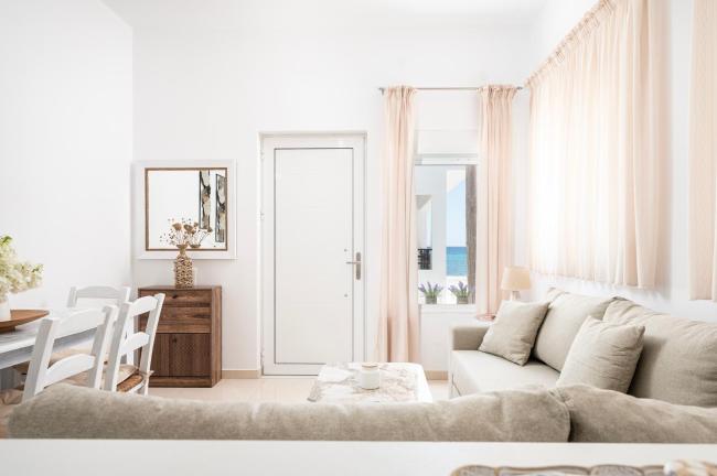 Turtle Cove Cottage, Beachfront Images_1