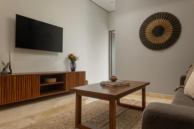 New 1br Hotel zone Rooftop wpool and concierge Images_2