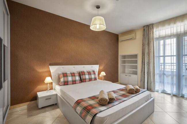 2BD Flat with Balcony in Flores Garden Complex Images