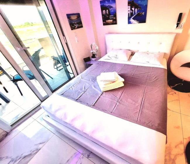 SL-Delux-Greece-Paralia Images_2