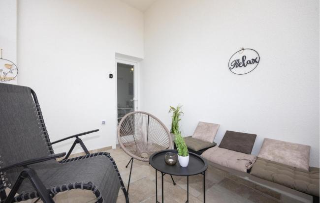 Stunning Apartment In Mimice With Kitchen Images_1