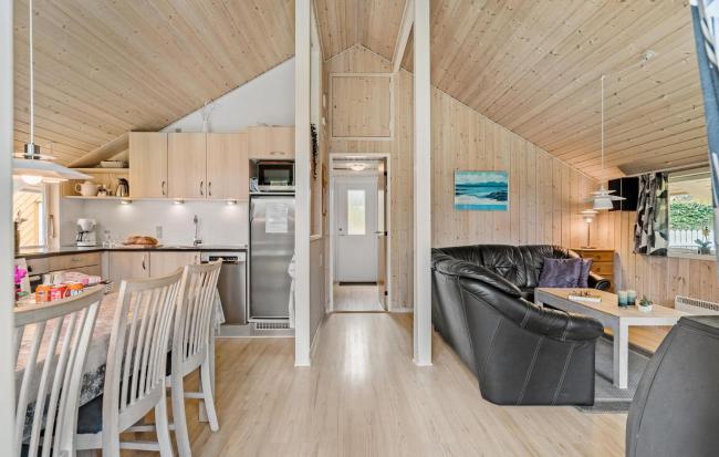 Cozy Home In Fårvang With Wifi Images_5