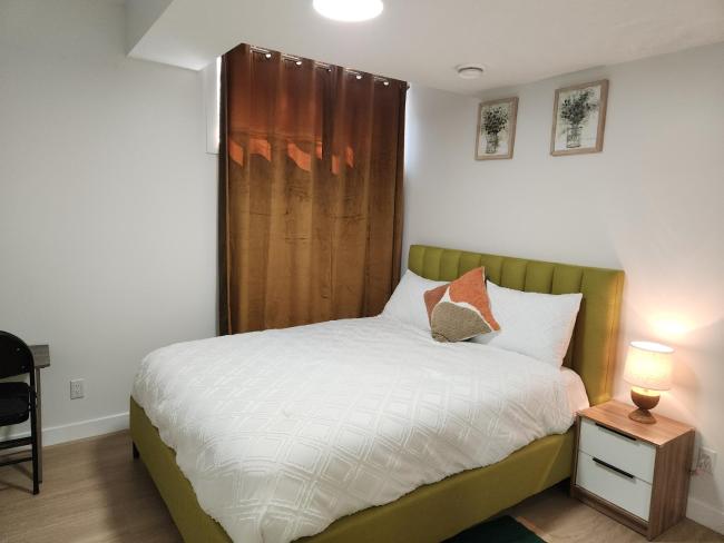 Brand New Deluxe 2 Bedroom Apartment with AC & Den Images_1
