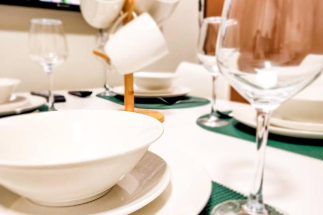 Homey 2br Apt 3 in Makati Images_3