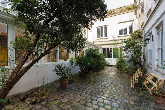 Charming studio in a courtyard in Paris Images_4