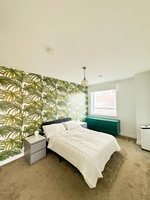 Tasteful 2BD Flat with City Views Elephant & Castle Images_2