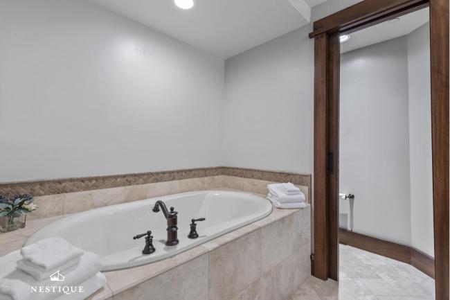 Maison Moose at Arrowleaf in Deer Valley, Luxurious Ski-In Ski-Out Condo Hosted by Nestique Images_2