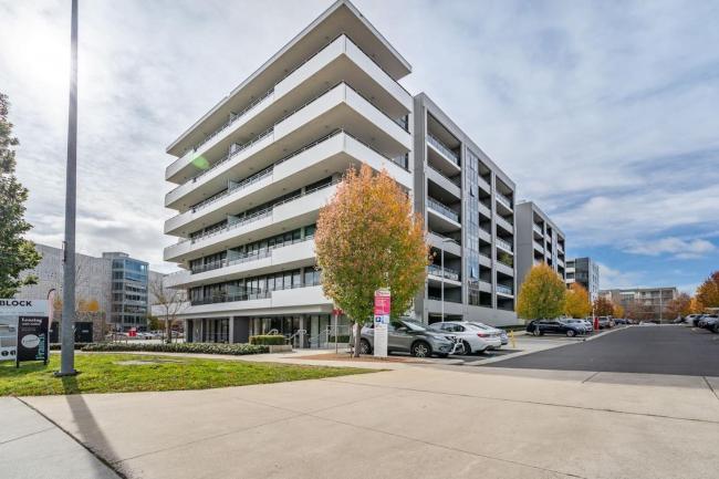 2BR apt in Governor Place 4 mins to Foreshore Images_5