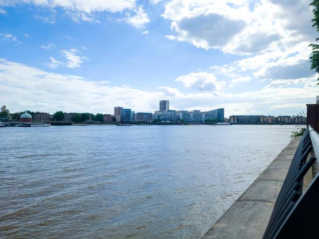 Pass the Keys Charming Home Near Thames DLR Images_1