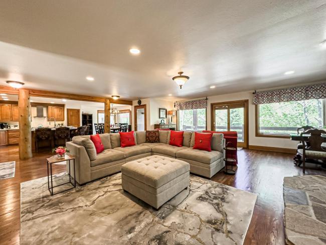 In Lower Deer Valley and less than 2 miles to Main Street! Images_3