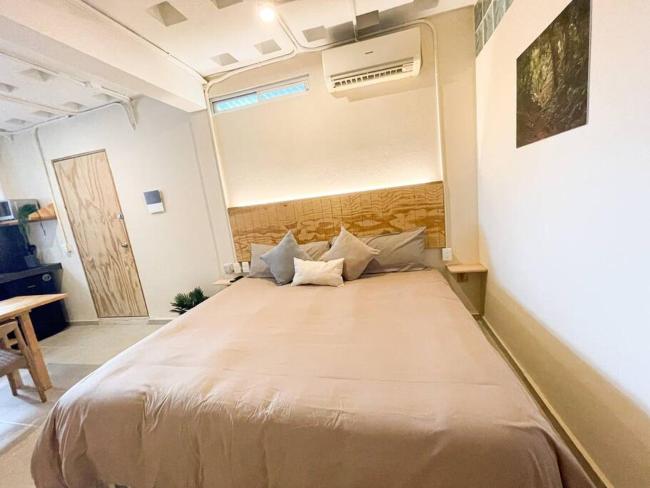 Studio Suite in Central Location King Size Bed S6 Images_3