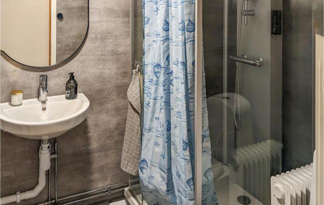 Gorgeous Home In Hasslö With Kitchen Images_5