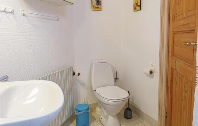 Cozy Apartment In Gudhjem With Kitchen Images_4
