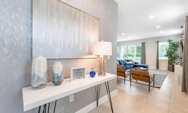 Classic 4 Bdrm Home with Private Pool at Encore Images_4