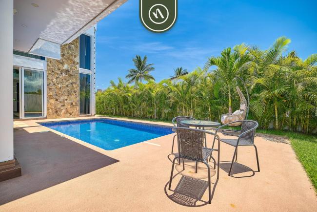 Amazing House with Private Pool Images_1