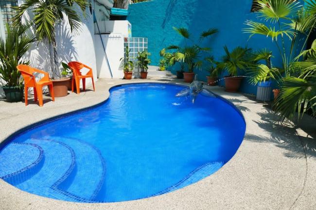 Excellent Location offering 2 Homes & Private Pool Images_5