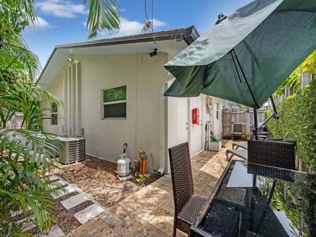 1 Block to Wilton Drive Images_4