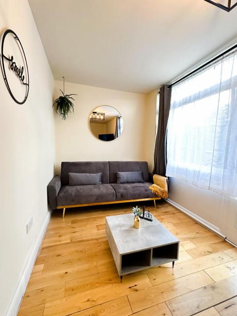 Spacious apartment in Zone 1 Images_1