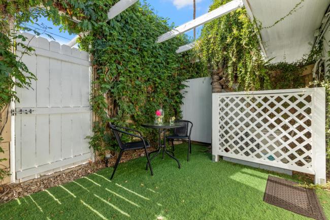 Best Location Most Glamorous PS Poolside Stay Images_1