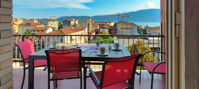RIVIERA, Large Four-Room Apartment with Balcony and Partial Lake View Images_1