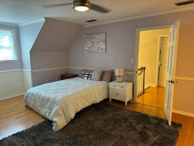 Spacious 8 Bedrooms Lakeside with pool and zip line Images_2